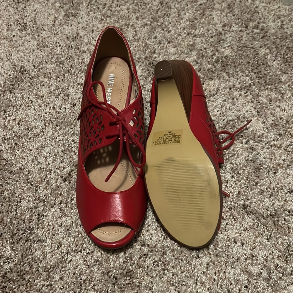 Nine West size 8M red peep toe heal - Picture 3 of 3